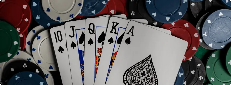En royal straight flush, den högsta handen i Chicago